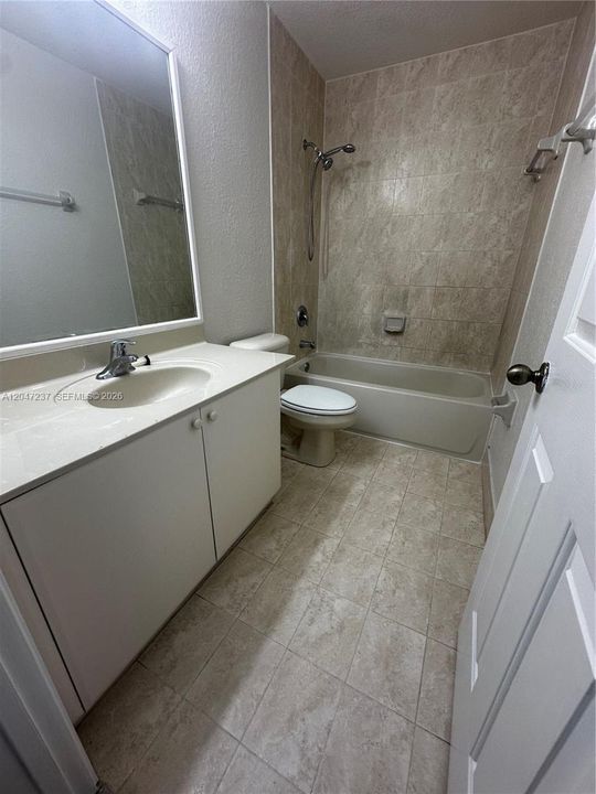 В аренду: $2,300 (4 спален, 3 ванн, 1423 Квадратных фут)
