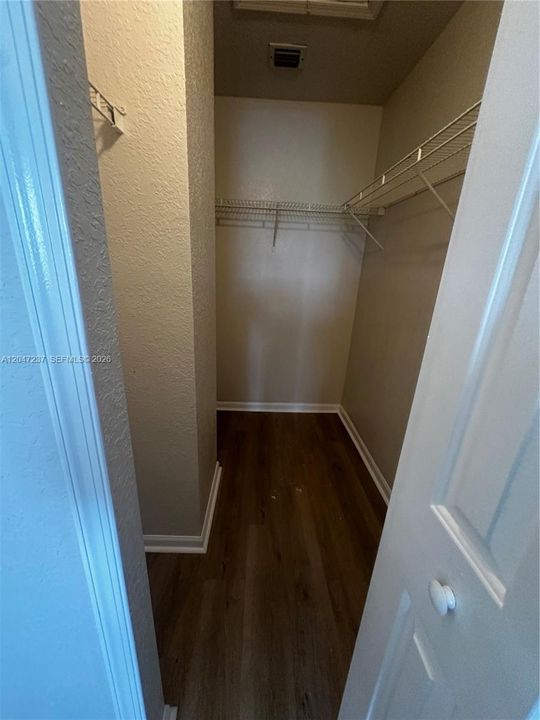 В аренду: $2,300 (4 спален, 3 ванн, 1423 Квадратных фут)