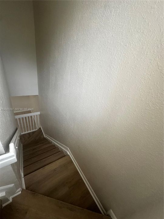 В аренду: $2,300 (4 спален, 3 ванн, 1423 Квадратных фут)