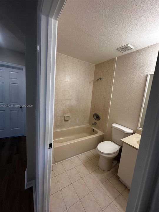 В аренду: $2,300 (4 спален, 3 ванн, 1423 Квадратных фут)