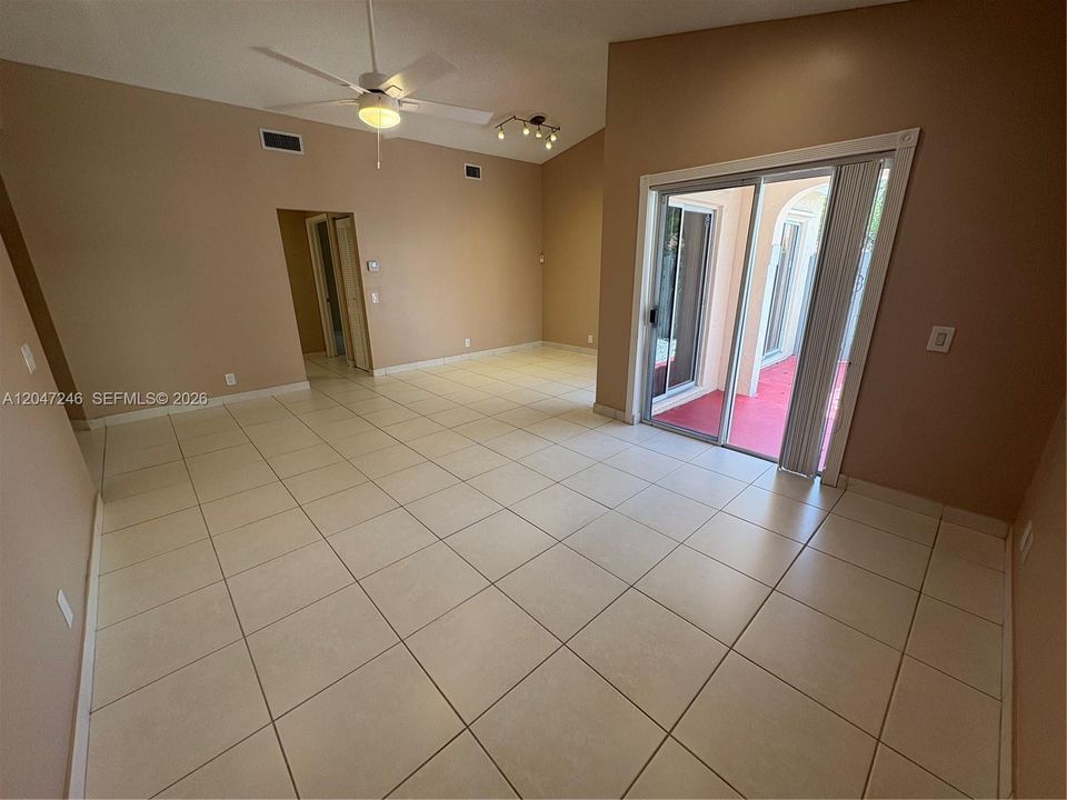 For Sale: $465,000 (3 beds, 2 baths, 1151 Square Feet)