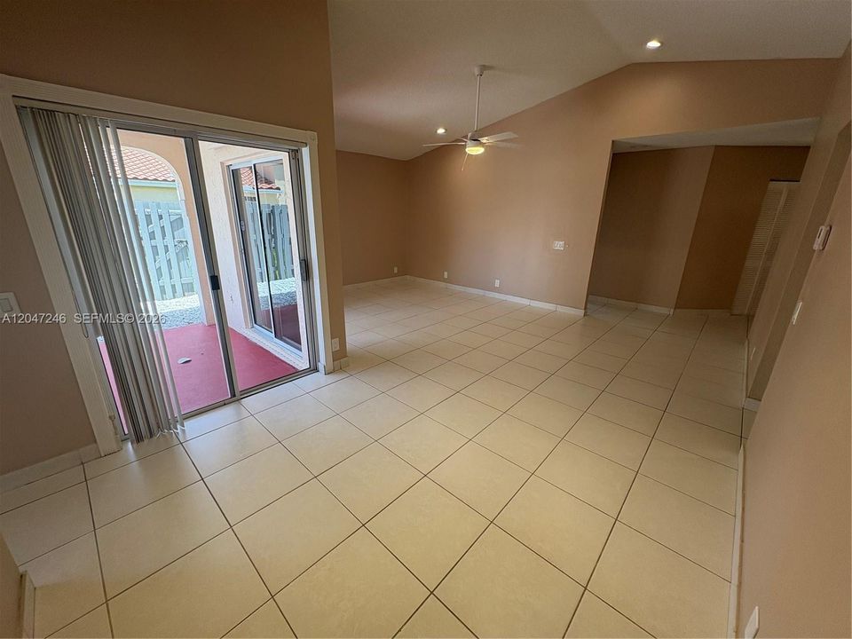 For Sale: $465,000 (3 beds, 2 baths, 1151 Square Feet)