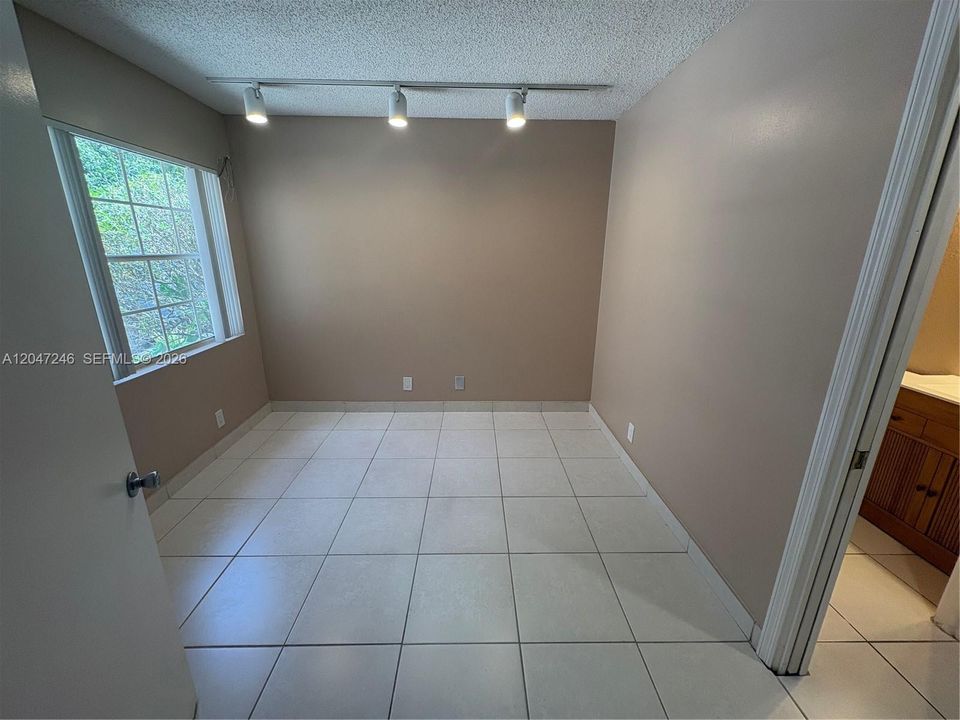 For Sale: $465,000 (3 beds, 2 baths, 1151 Square Feet)