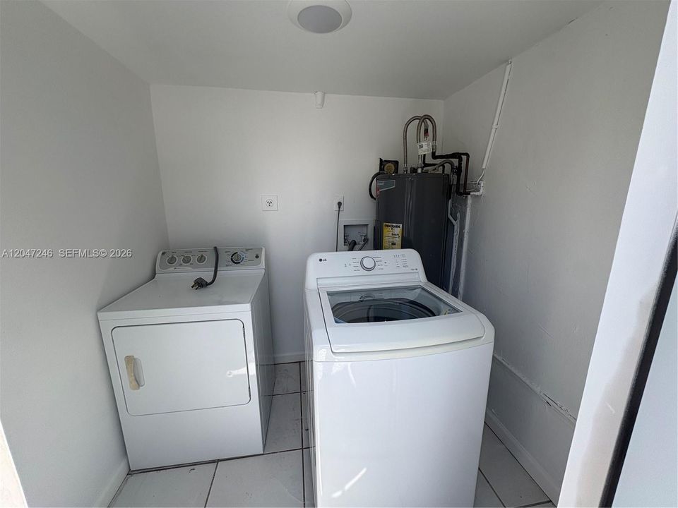 For Sale: $465,000 (3 beds, 2 baths, 1151 Square Feet)