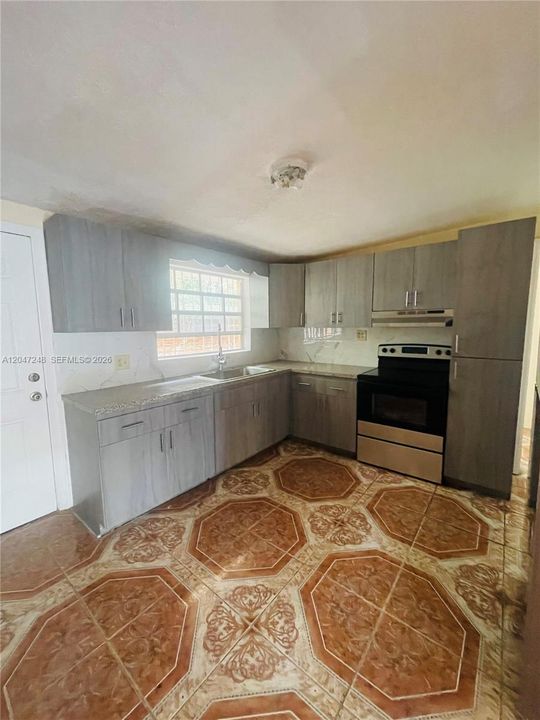 На продажу: $575,000 (3 спален, 2 ванн, 1710 Квадратных фут)