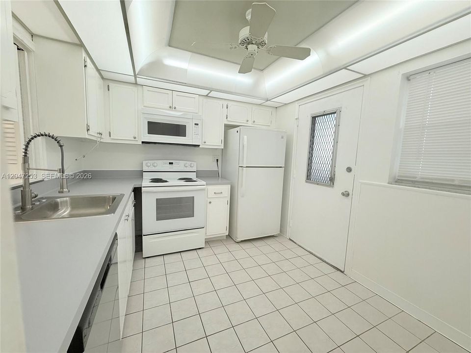 В аренду: $2,100 (1 спален, 1 ванн, 812 Квадратных фут)