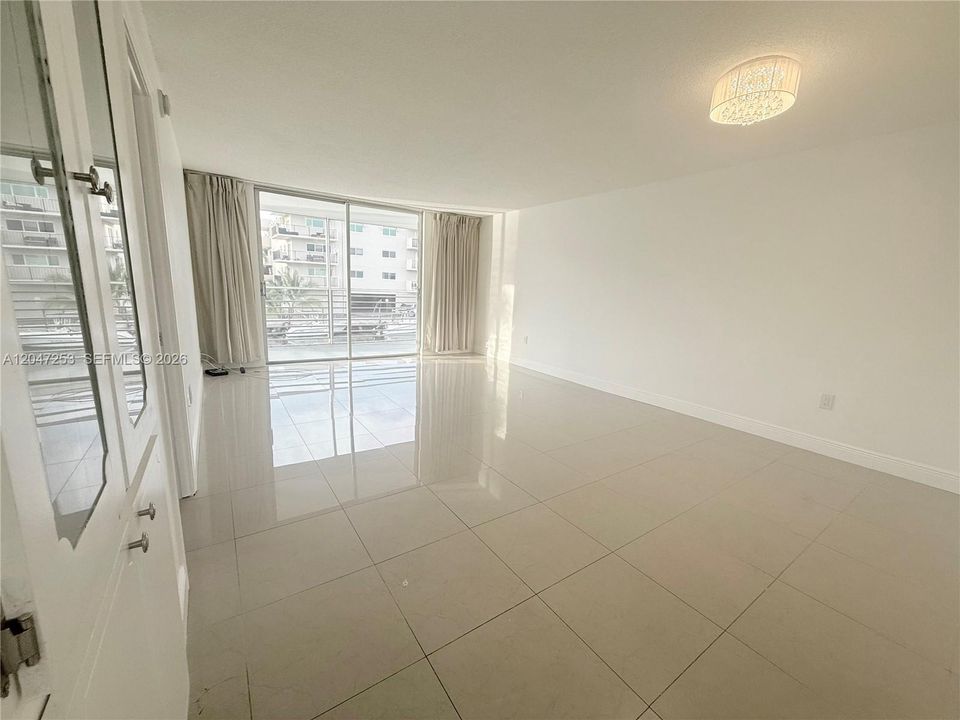 В аренду: $2,100 (1 спален, 1 ванн, 812 Квадратных фут)