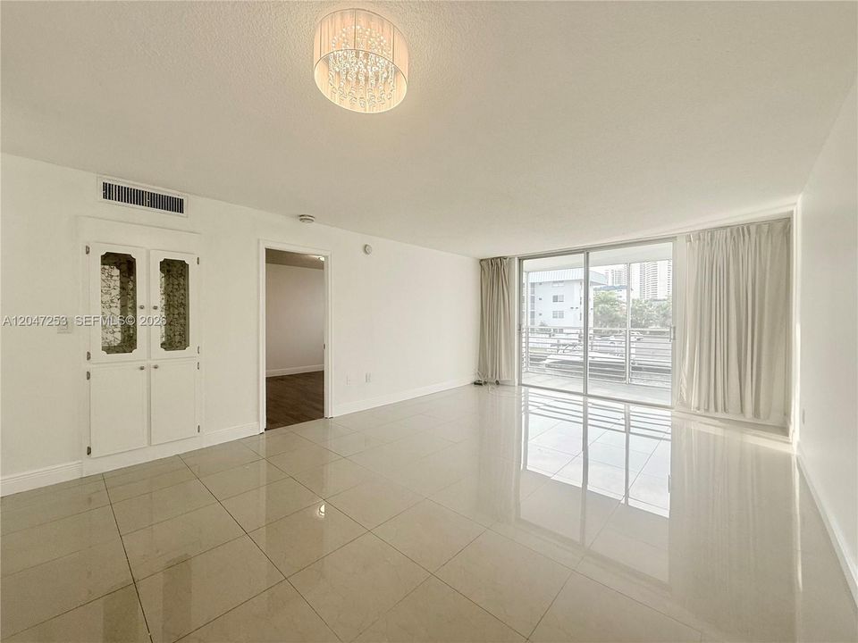 В аренду: $2,100 (1 спален, 1 ванн, 812 Квадратных фут)