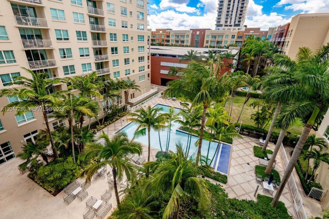 For Rent: $2,975 (2 beds, 1 baths, 974 Square Feet)