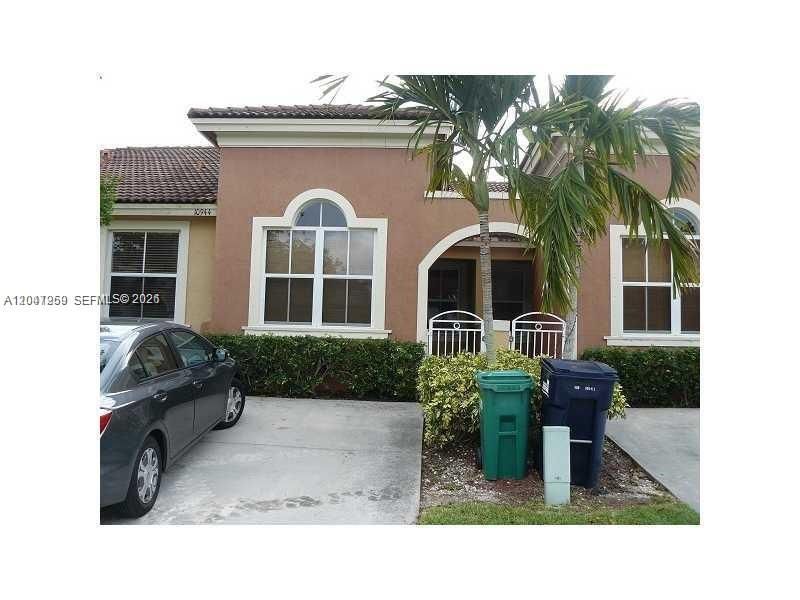For Rent: $2,500 (3 beds, 2 baths, 1216 Square Feet)
