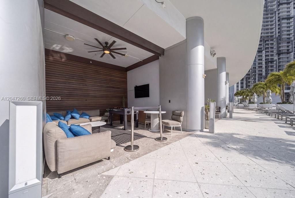 For Sale: $1,200,000 (2 beds, 2 baths, 1237 Square Feet)