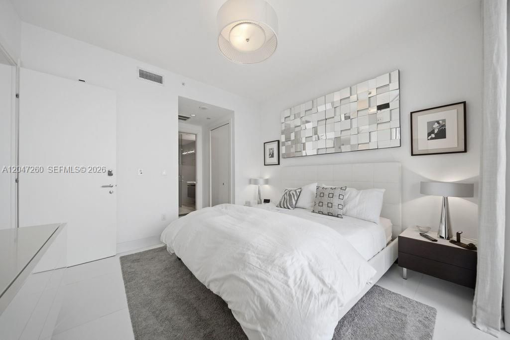 For Sale: $1,200,000 (2 beds, 2 baths, 1237 Square Feet)