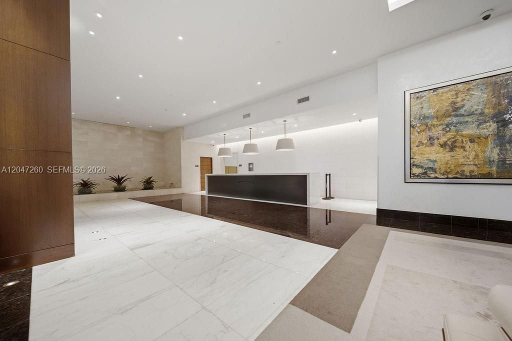 For Sale: $1,200,000 (2 beds, 2 baths, 1237 Square Feet)