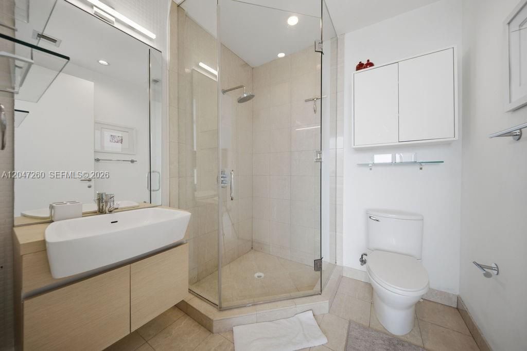 For Sale: $1,200,000 (2 beds, 2 baths, 1237 Square Feet)