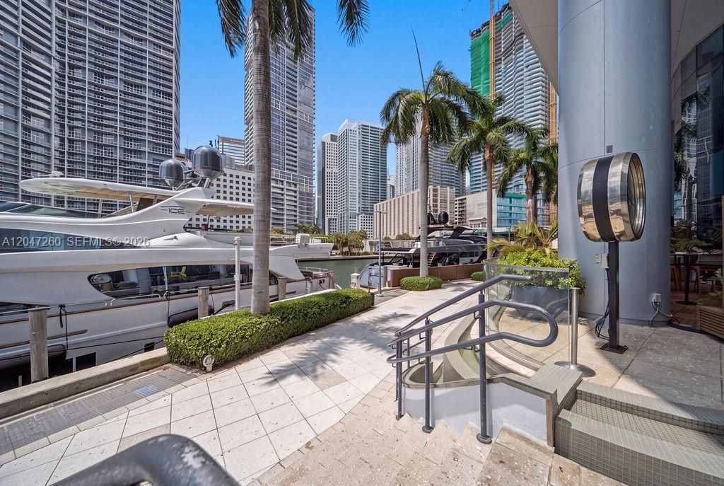 For Sale: $1,200,000 (2 beds, 2 baths, 1237 Square Feet)