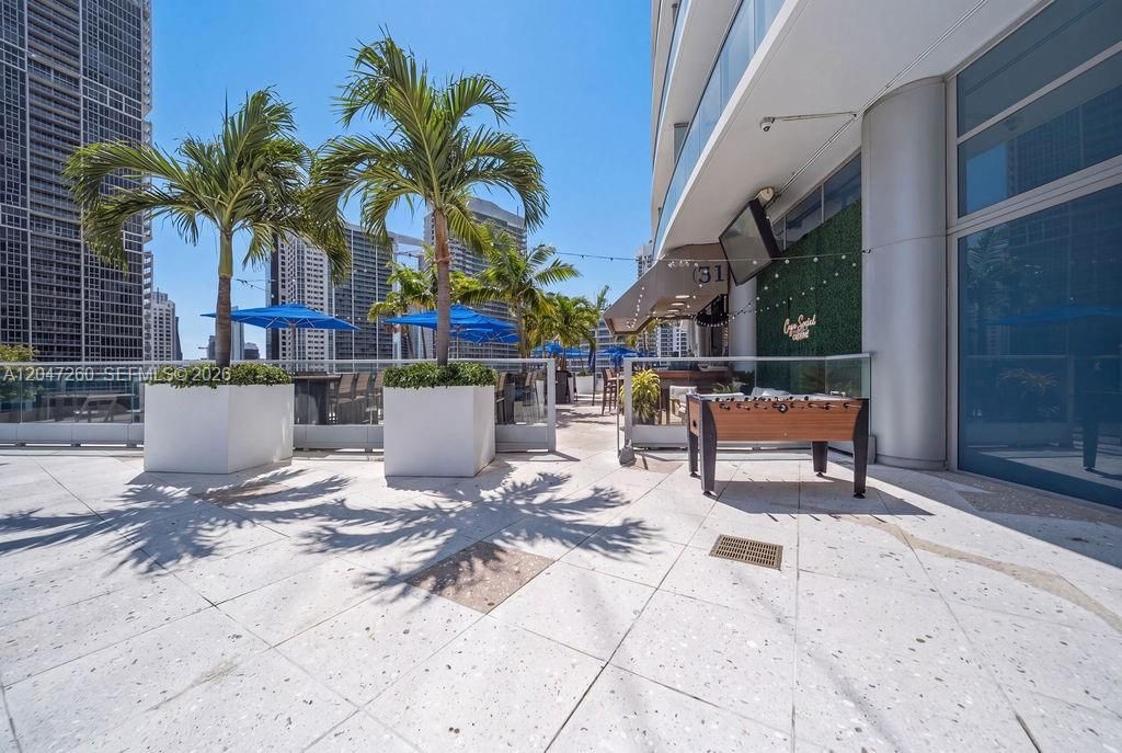 For Sale: $1,200,000 (2 beds, 2 baths, 1237 Square Feet)