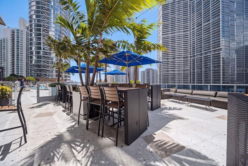 For Sale: $1,200,000 (2 beds, 2 baths, 1237 Square Feet)