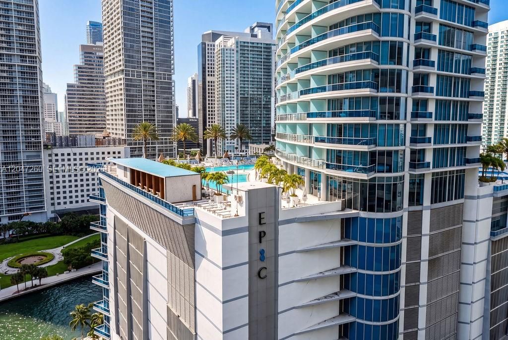 For Sale: $1,200,000 (2 beds, 2 baths, 1237 Square Feet)