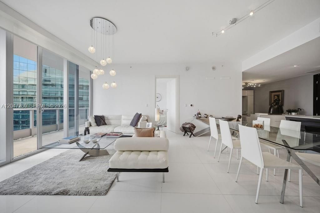 For Sale: $1,200,000 (2 beds, 2 baths, 1237 Square Feet)