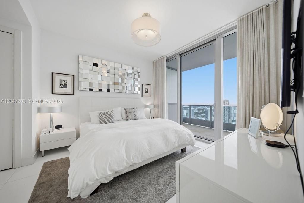 For Sale: $1,200,000 (2 beds, 2 baths, 1237 Square Feet)