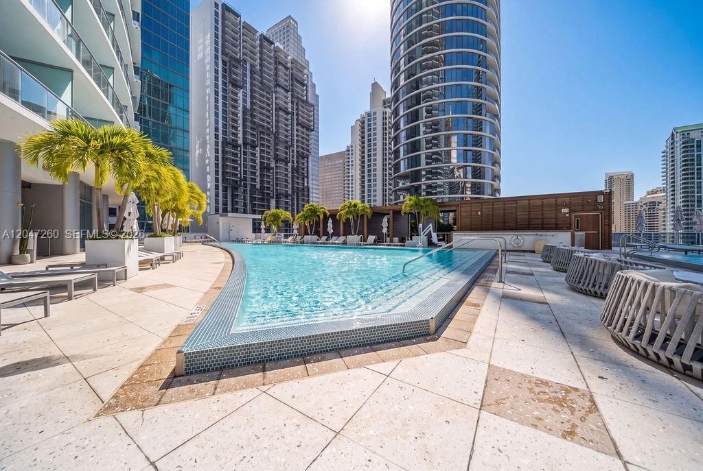 For Sale: $1,200,000 (2 beds, 2 baths, 1237 Square Feet)