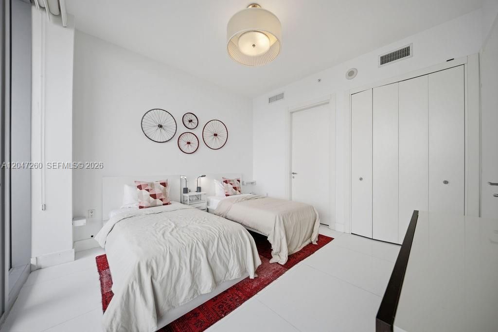 For Sale: $1,200,000 (2 beds, 2 baths, 1237 Square Feet)