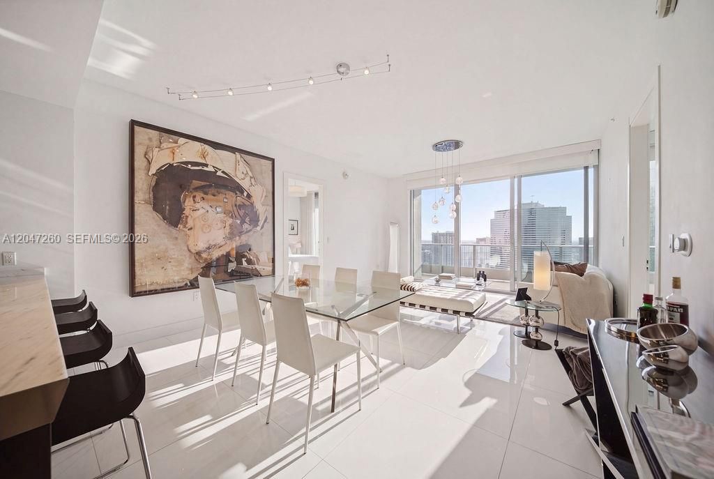 For Sale: $1,200,000 (2 beds, 2 baths, 1237 Square Feet)