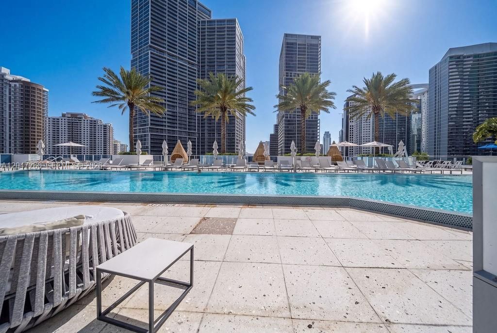 For Sale: $1,200,000 (2 beds, 2 baths, 1237 Square Feet)
