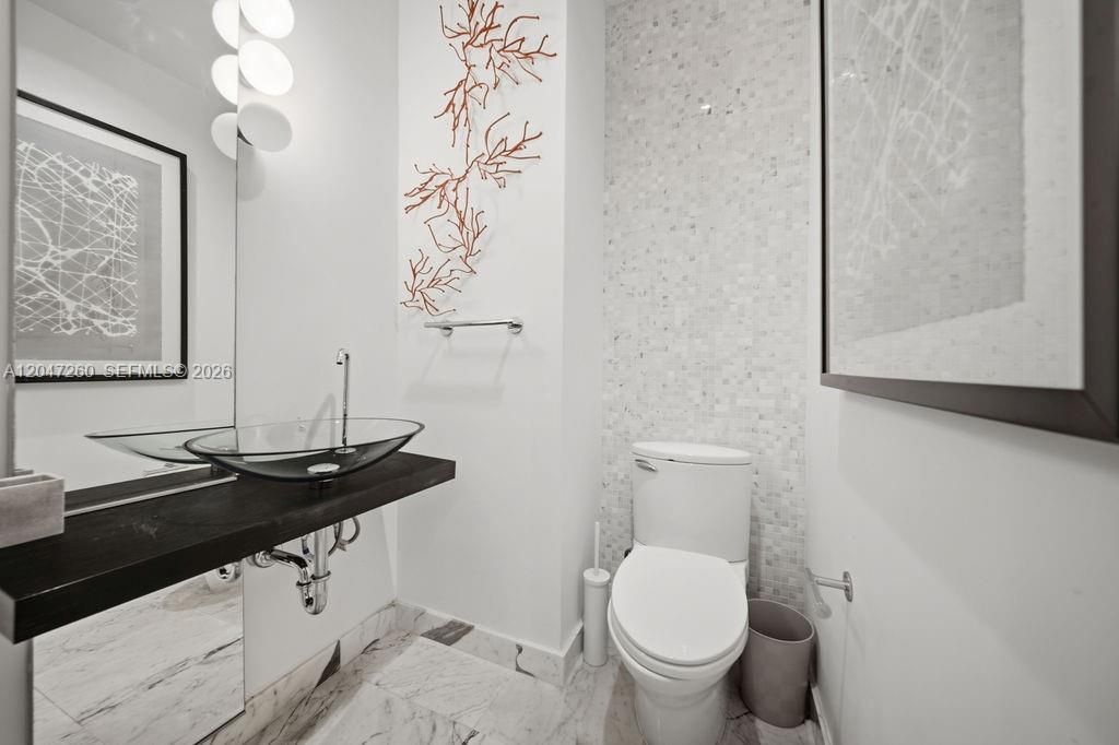 For Sale: $1,200,000 (2 beds, 2 baths, 1237 Square Feet)