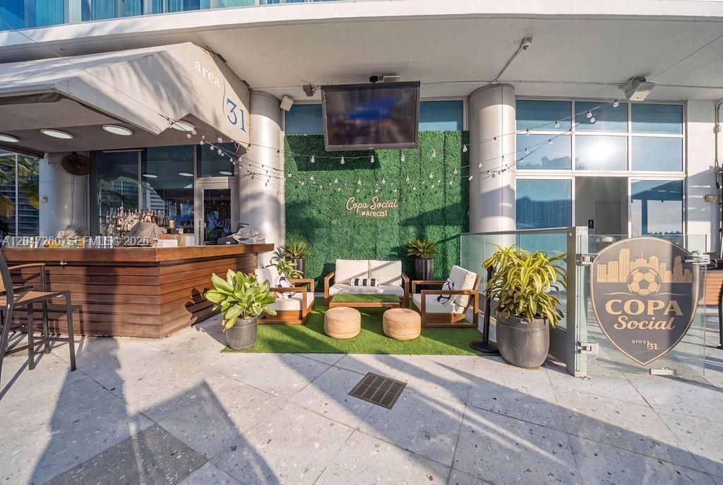 For Sale: $1,200,000 (2 beds, 2 baths, 1237 Square Feet)
