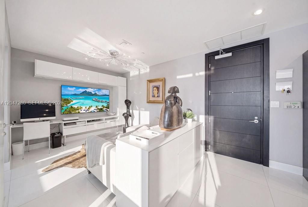For Sale: $1,200,000 (2 beds, 2 baths, 1237 Square Feet)