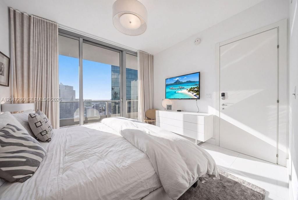For Sale: $1,200,000 (2 beds, 2 baths, 1237 Square Feet)