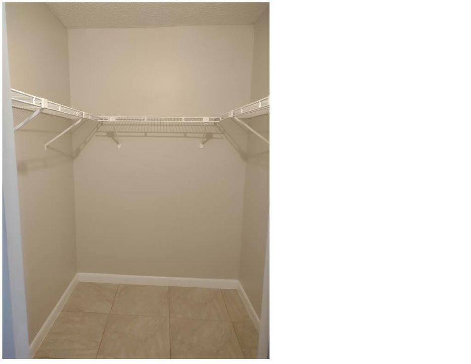 Large Walkin Closet
