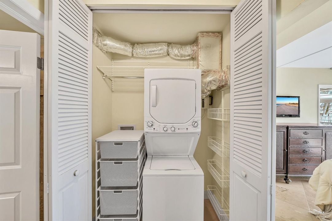 11 Laundry Closet (3)