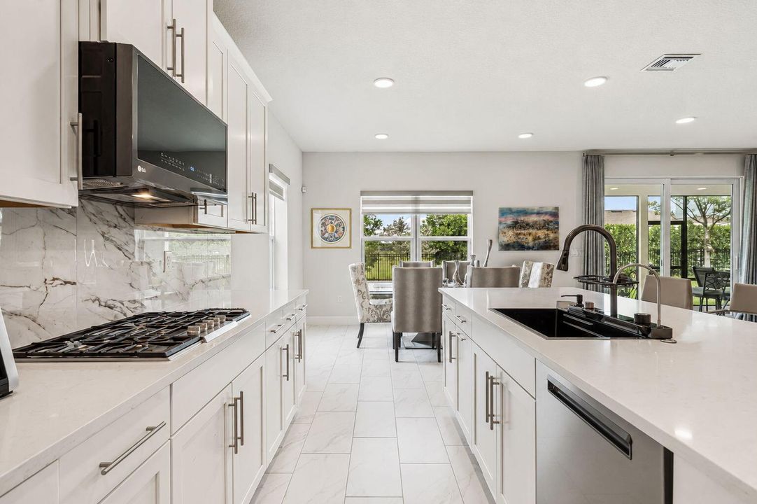 20-web-or-mls-Kitchen 1
