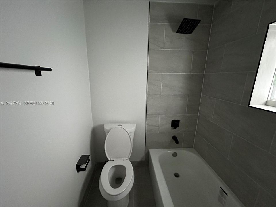 En Renta: $3,150 (3 camas, 1 baños, 2400 Pies cuadrados)