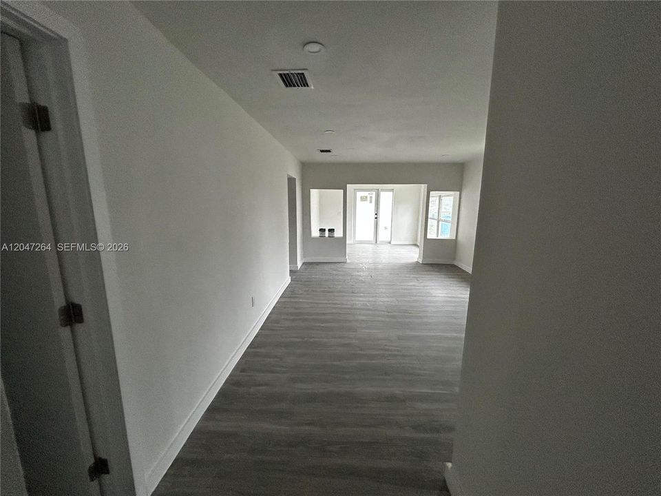 En Renta: $3,150 (3 camas, 1 baños, 2400 Pies cuadrados)
