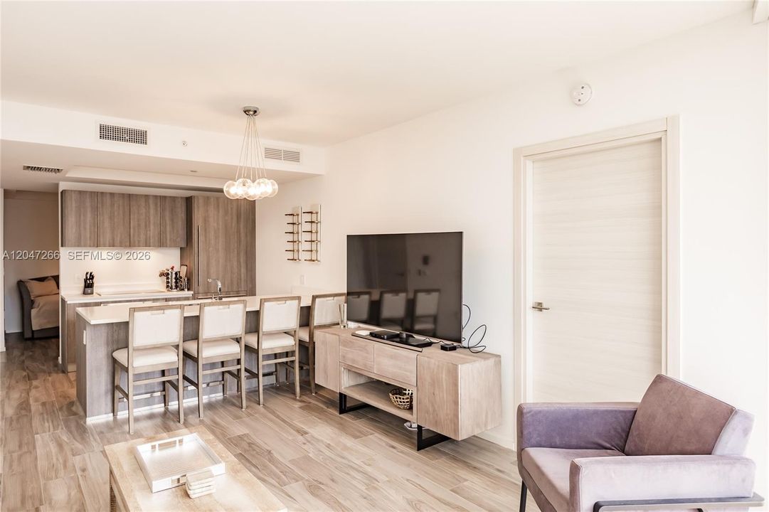 В аренду: $4,450 (1 спален, 1 ванн, 838 Квадратных фут)