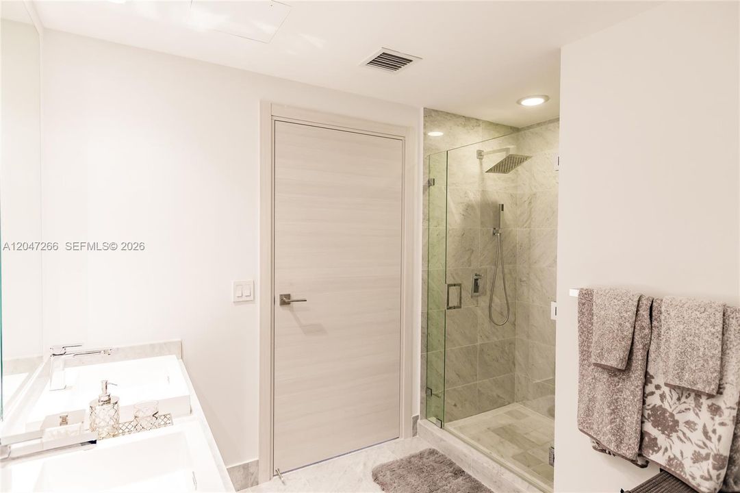 В аренду: $4,450 (1 спален, 1 ванн, 838 Квадратных фут)