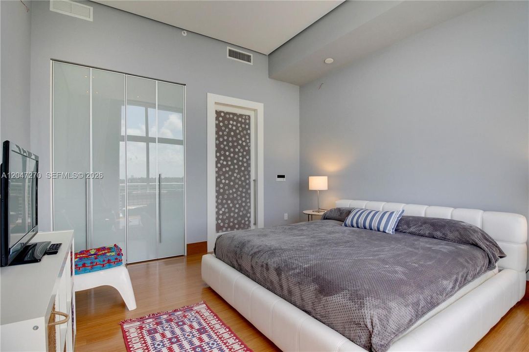 En Venta: $925,000 (1 camas, 1 baños, 966 Pies cuadrados)