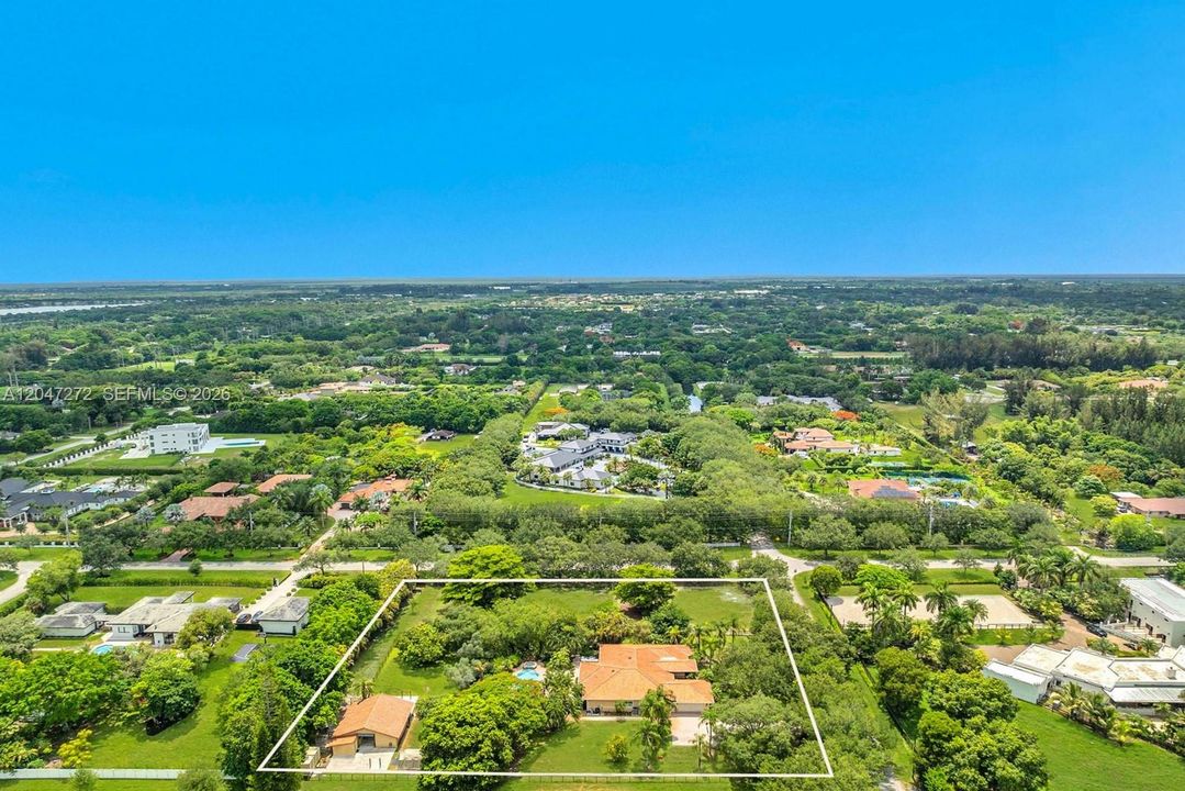 En Venta: $2,700,000 (4 camas, 3 baños, 3318 Pies cuadrados)