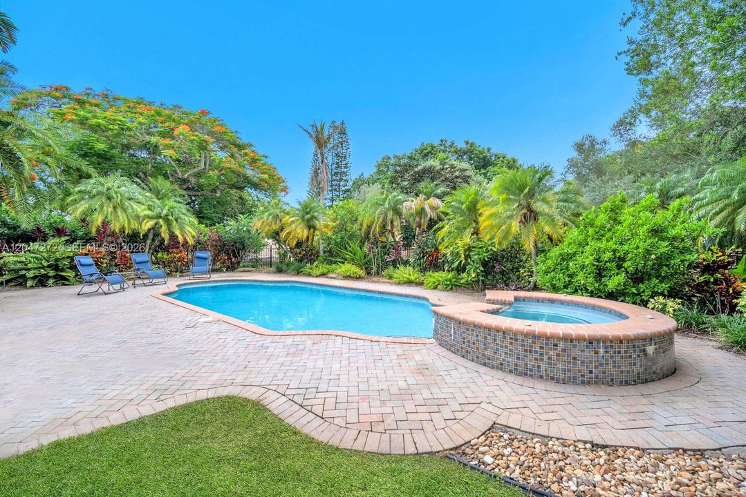 En Venta: $2,700,000 (4 camas, 3 baños, 3318 Pies cuadrados)