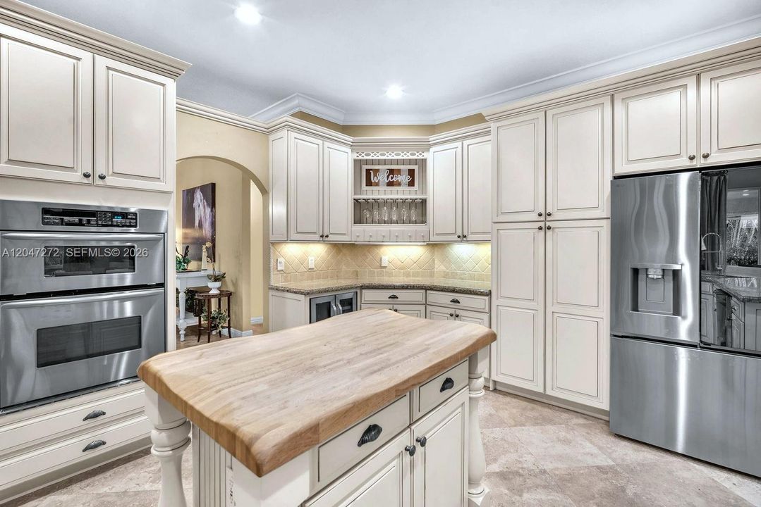 En Venta: $2,700,000 (4 camas, 3 baños, 3318 Pies cuadrados)