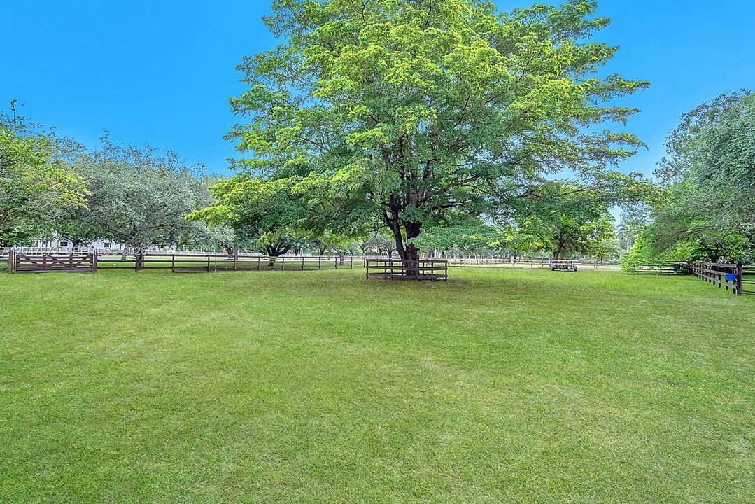 En Venta: $2,700,000 (4 camas, 3 baños, 3318 Pies cuadrados)