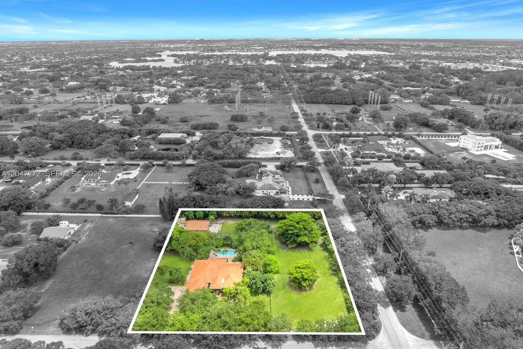 En Venta: $2,700,000 (4 camas, 3 baños, 3318 Pies cuadrados)