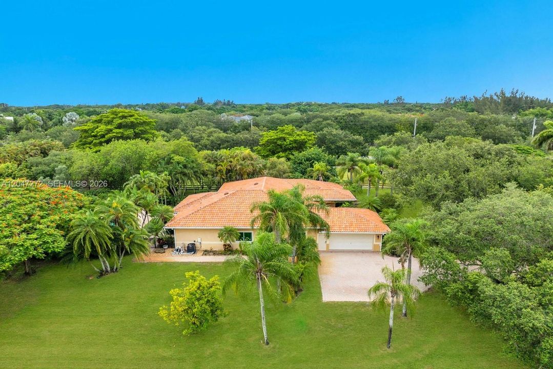 En Venta: $2,700,000 (4 camas, 3 baños, 3318 Pies cuadrados)