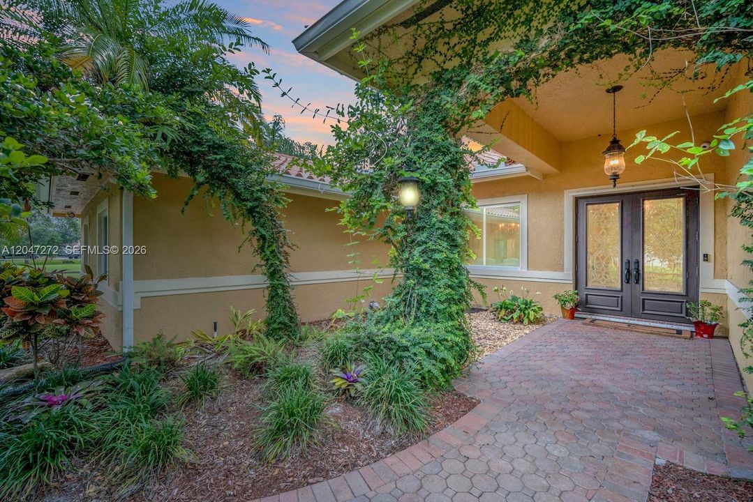 En Venta: $2,700,000 (4 camas, 3 baños, 3318 Pies cuadrados)