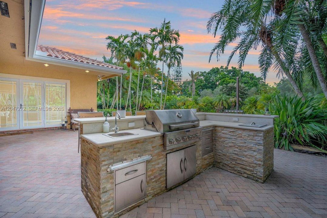 En Venta: $2,700,000 (4 camas, 3 baños, 3318 Pies cuadrados)