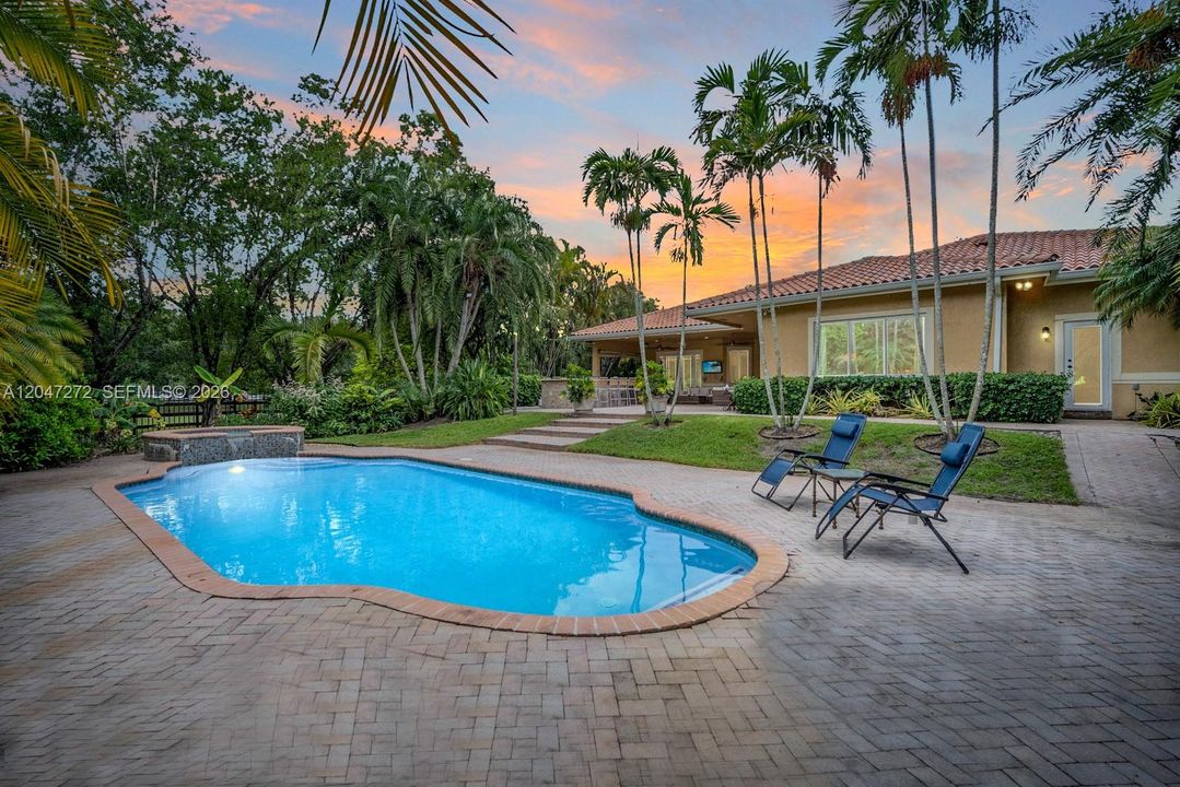 En Venta: $2,700,000 (4 camas, 3 baños, 3318 Pies cuadrados)