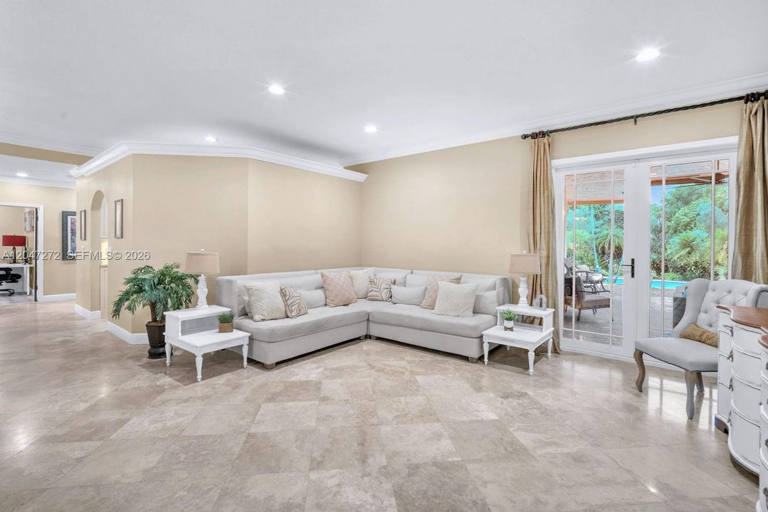 En Venta: $2,700,000 (4 camas, 3 baños, 3318 Pies cuadrados)